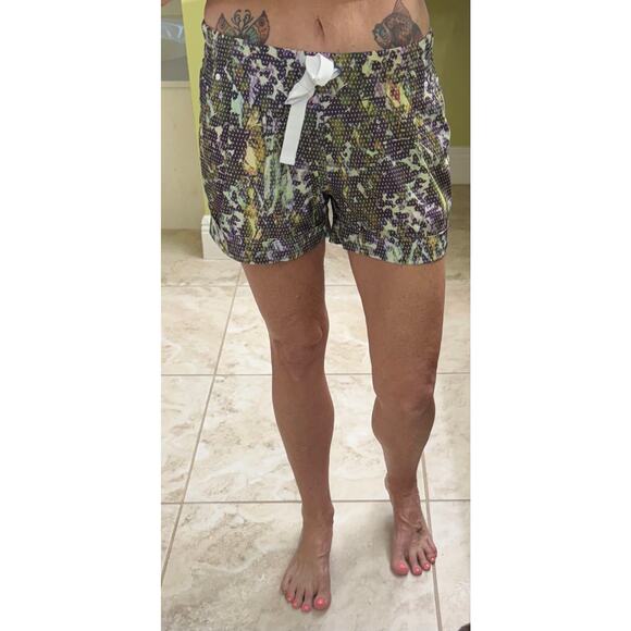 Lululemon Spring Break Away short floral multi sport short drawstring pockets 4 - Picture 3 of 6